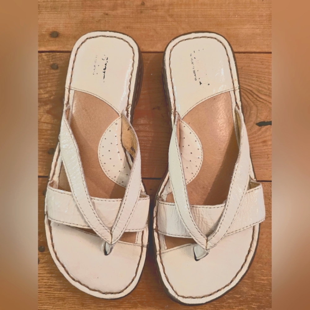 Born Women's White Size 7 Patent Leather Thong Toed Sandals. Fit 6.5 Feet.
